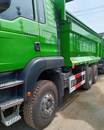庫(kù)存重汽汕德卡后八輪渣土車 庫(kù)存重汽汕德卡后八輪渣土車