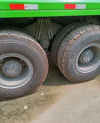 庫(kù)存重汽汕德卡后八輪渣土車 庫(kù)存重汽汕德卡后八輪渣土車