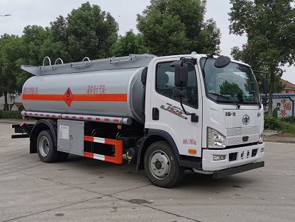 國(guó)六解放8噸油罐車(chē)多方位圖片 國(guó)六解放8噸油罐車(chē)多方位圖片