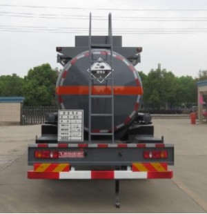 國六東風(fēng)天錦小三軸8類腐蝕性物品罐式運輸車后尾部圖片 國六東風(fēng)天錦小三軸8類腐蝕性物品罐式運輸車后尾部圖片