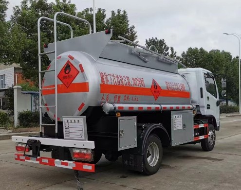 東風(fēng)小多利卡4.6方易燃液體罐式運輸車_潤知星牌SCS5070GRYEQ6型易燃液體罐式運輸車 東風(fēng)小多利卡4.6方易燃液體罐式運輸車_潤知星牌SCS5070GRYEQ6型易燃液體罐式運輸車