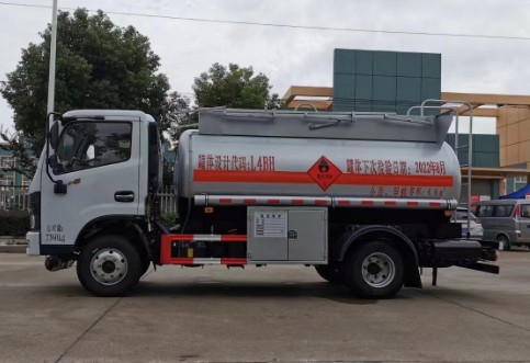 東風(fēng)小多利卡4.6方易燃液體罐式運輸車_潤知星牌SCS5070GRYEQ6型易燃液體罐式運輸車 東風(fēng)小多利卡4.6方易燃液體罐式運輸車_潤知星牌SCS5070GRYEQ6型易燃液體罐式運輸車