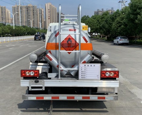 福田小卡之星1.5噸藍(lán)牌易燃液體罐式運(yùn)輸車_楚飛牌CLQ5040GRY6BJ型易燃液體罐式運(yùn)輸車 福田小卡之星1.5噸藍(lán)牌易燃液體罐式運(yùn)輸車_楚飛牌CLQ5040GRY6BJ型易燃液體罐式運(yùn)輸車